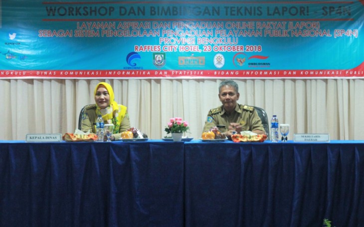 Asisten II Setda Provinsi Bengkulu Yuliswani membuka secara resmi Workshop dan Bimbingan Teknis Pengelolaan sistem Pengaduan Pelayanan Aplikasi Layanan Aplikasi Pengaduan Online Rakyat.
