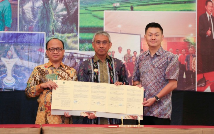 Sekjen Kemendes PDTT Anwar Sanusi saat penandatanganan cooperation agreement, memorandum of understanding, dan perjanjian kerja sama Kemendes PDTT dengan beberapa mitra terkait transmigrasi di Jakarta