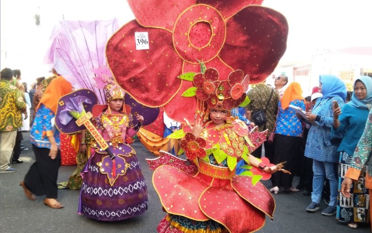 Karnaval Kain Besurek.