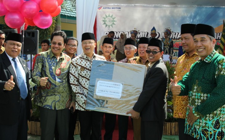 Plt Gubernur Bengkulu Rohidin Mersyah saat menghadiri Milad Muhammadiyah ke 106 se Prov. Bengkulu dan HUT SMA Muhammadiyah 4 Bengkulu sekaligus menutup Mentari CUP ke XVII Tahun 2018, Senin (26/11). 