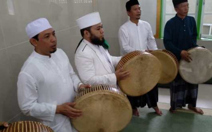 Walikota Helmi Hasan saat menghadiri Maulid Nabi Muhammad SAW di Masjid Taqwa Kelurahan Jembatan Kecil, Selasa (20/11/2018).