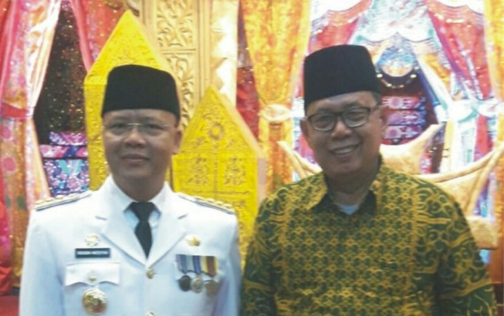 Gubernur Bengkulu Rohidin Mersyah bersama Ketua PWNU Bengkulu Dr Zulkarnain Dali usai dilantik di Istana Negara Jakarta
