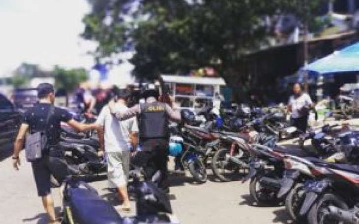Tim Biawak Melakukan Penggerebekan Sambung Ayam