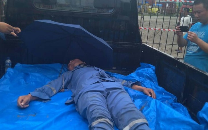 Salah satu korban saat akan dilarikan ke rumah sakit
