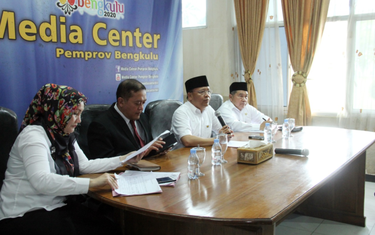 Gubernur Bengkulu Rohidin Mersyah bersama Kepala Perwakilan Bank Indonesia Bengkulu Endang Kurnia Saputra menggelar Konferensi Pers terkiat Inflasi Daerah