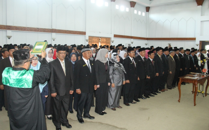Sekretaris Daerah Provinsi Bengkulu Nopian Andusti melantik Jabatan Kepala Sekolah dan Kasubag TU se-Prov. Bengkulu