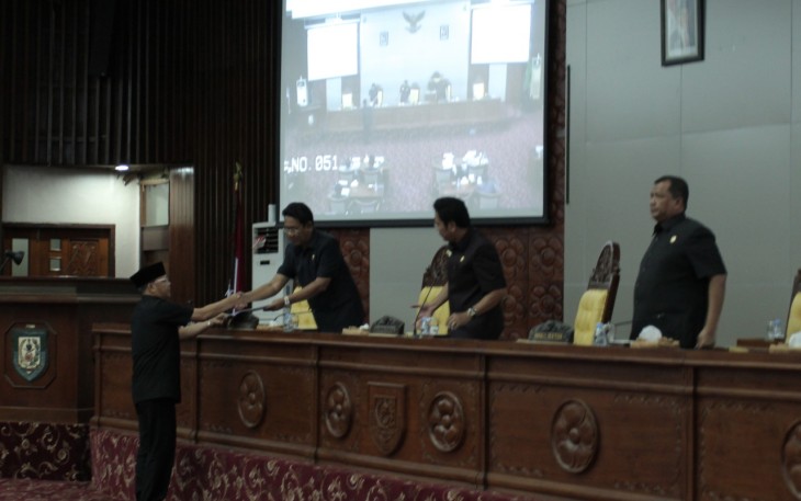 Gubernur Bengkulu Rohidin Mersyah sampaikan nota penjelasan Gubernur atas Raperda tentang Badan Usaha Milik Daerah (BUMD) dan perubahan kedua atas peraturan daerah provinsi Bengkulu nomor 2 tahun 2011.