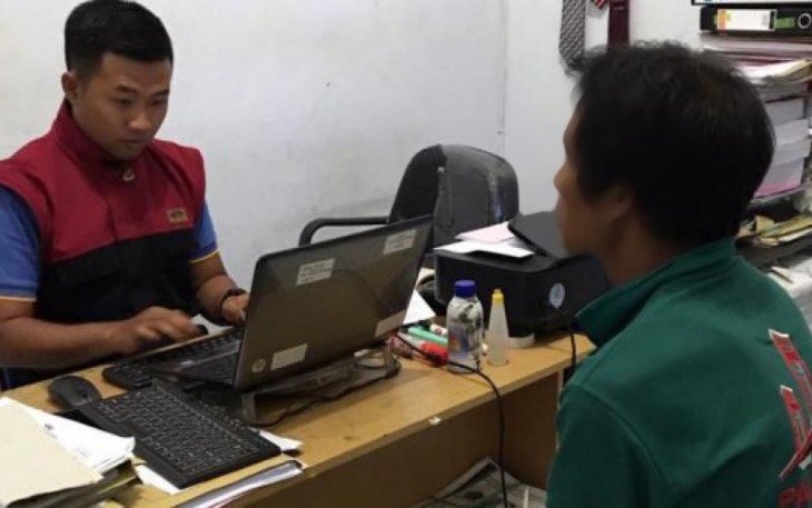 Tersangka AL (30) saat diperiksa di unit PPA Polres Rejang Lebong