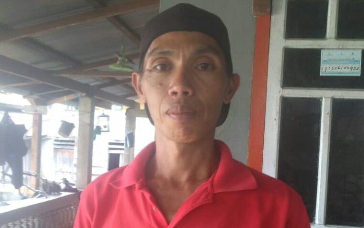 Yandi saat diwawancarai di kediamannya