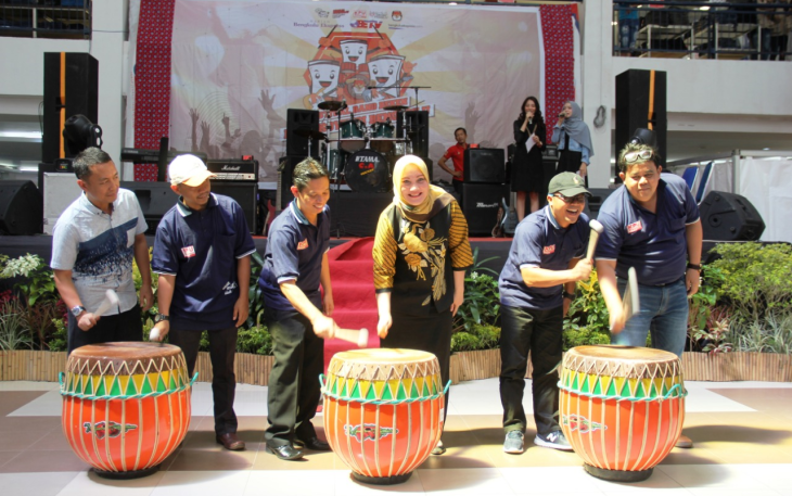 Mewakili Gubernur Bengkulu, Asisten II Setda Provinsi Bengkulu Yuliswani hadir dan membuka secara resmi Festival Band dan Mural Gravity.