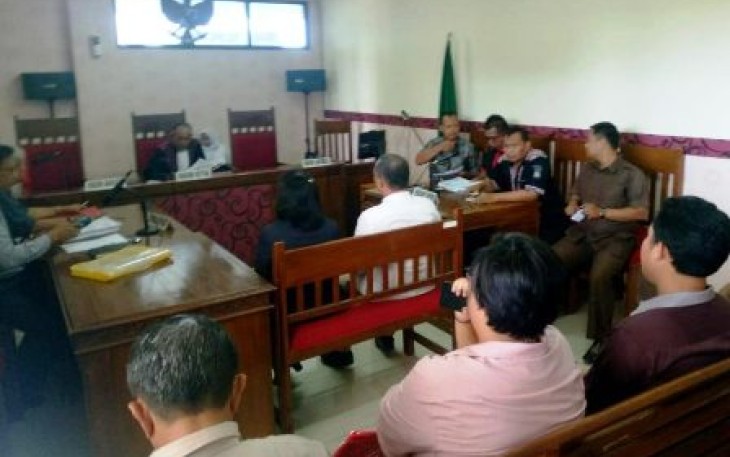 Sidang Praperadilan Dimenangkan PT BMQ Karyawan BMQ Sujud Syukur