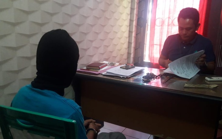 Pelaku saat diamankan polisi