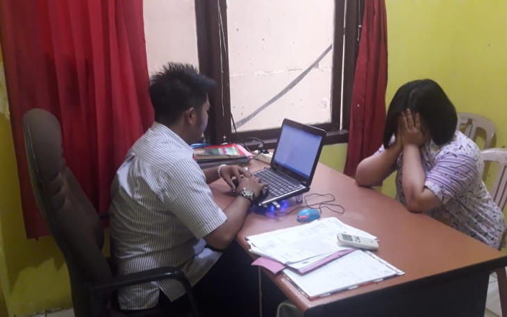Tersangka FS saat dimintai keterangan penyidik