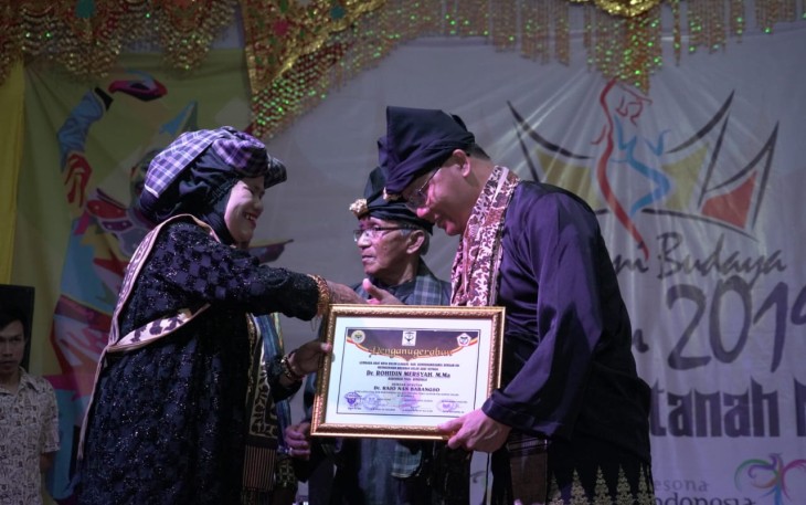 Gubernur Bengkulu Rohidin Mersyah Dianugerahi Gelar Kehormatan Sebutan Datuk Rajo Nan Babangso