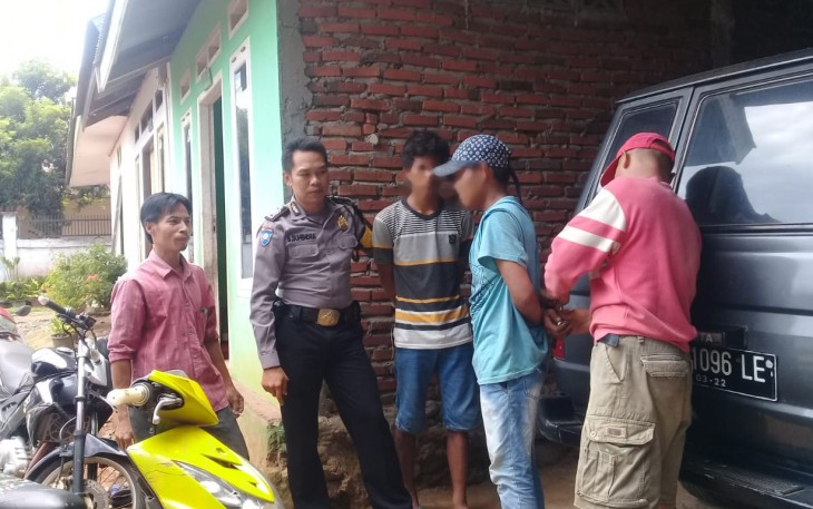 2 Remaja saat diamankan warga