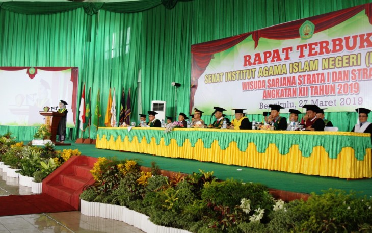 Mewakili Gubernur Bengkulu, Asisten I Setda Provinsi Bengkulu Hamka Sabri hadir pada Wisuda Sarjana Strata I dan Strata II Angkatan XII Tahun 2019.