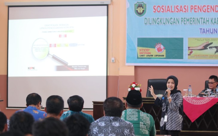 Ketua Tim Pemeriksan Gratifikasi KPK RI Devi Lisnawati Memberikan Materi Sosialisasi Tentang Gratifikasi