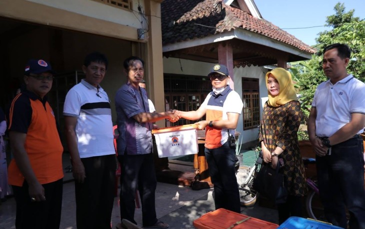 Plt Bupati Bengkulu Selatan Gusnan Mulyadi Serahkan Bantuan 