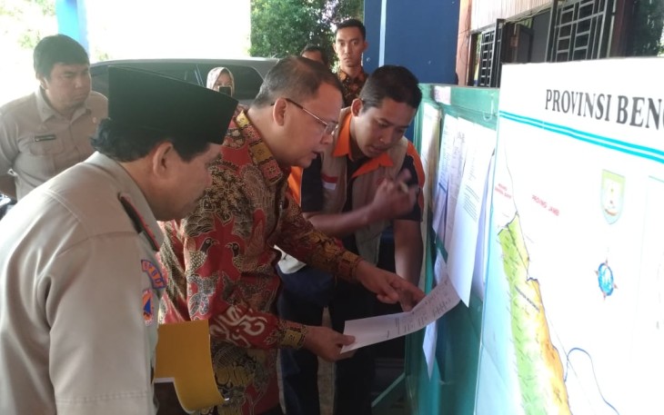 Gubernur Bengkulu Rohidin Mersyah Pantau Informasi Update Di Posko Terpadu 