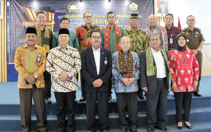 Gubernur Bengkulu Rohidin Mersyah Foto Bersama 