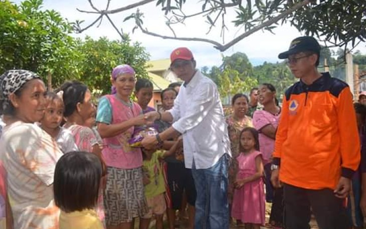 Bupati Kaur Berikan Bantuan ke Warga Korban Banjir