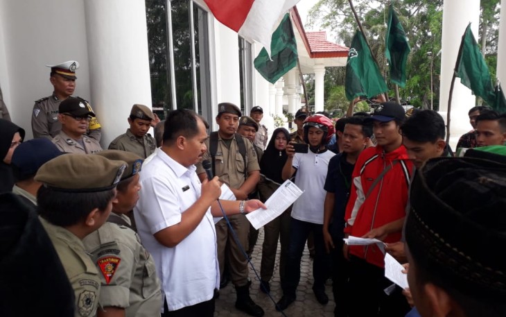 Sekretaris Daerah Kabupaten Asahan Taufik Temui Pendemo 