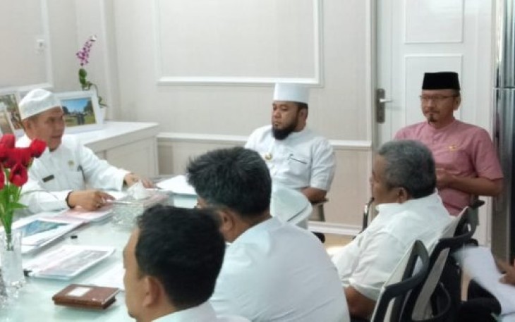 Wali Kota Bengkulu Helmi Hasan Pimpin Rapat  