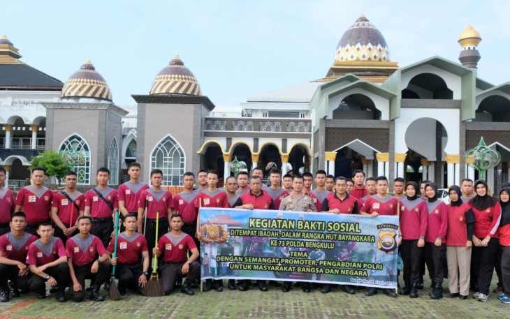 Personil Polda Bengkulu Laksanakan Bakti Sosial di Rumah Ibadah 