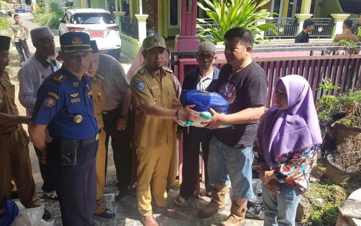 Wakil Wali Kota Bengkulu Dedy Wahyudi Berikan Bantuan Kepada Korban Kebakaran 
