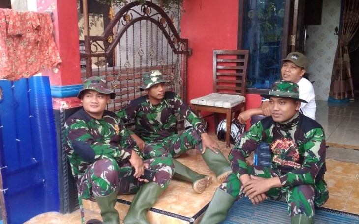 Anggota Satgas Tinggal di Rumah Warga