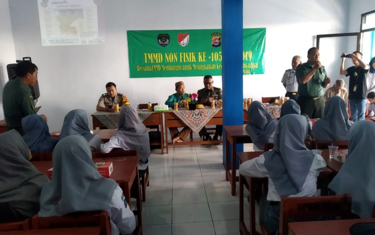 Program Non Fisik TMMD Kronjo Bagi Para Pelajar