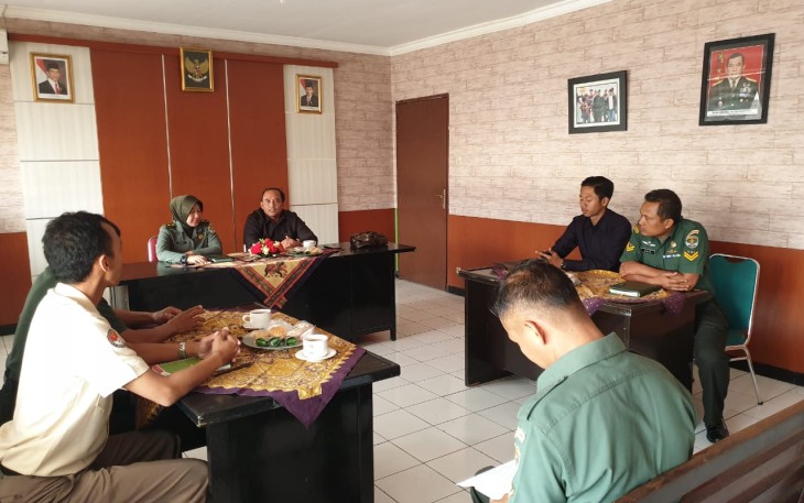 Kasi Ucob (Uji Coba) Pusat Intelijen Angkatan Darat (Pusintelad) Mayor Arh Hari Susanto SH MM saat memberikan arahan