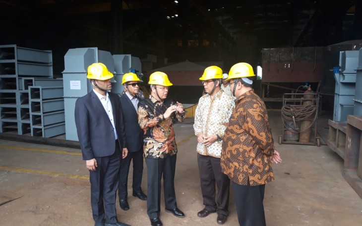 Gubernur Bengkulu Rohidin Mersyah Menilik Pembuatan Pabrik Mesin Pengolahan Yang Dibuat Di Kumar Metal Industri  