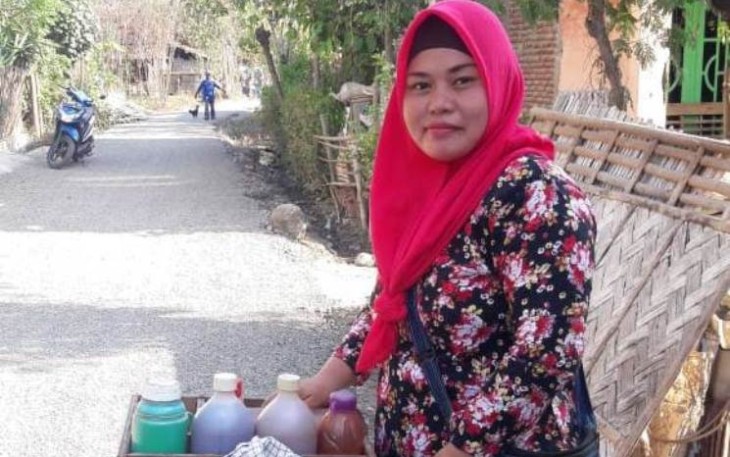 Warnisah pedagang jamu keliling kini dapat tersenyum tak lagi lalui jalan rusak