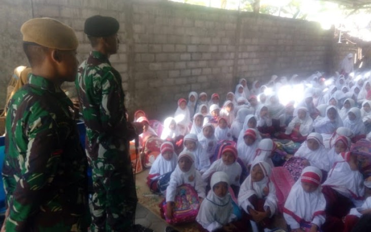 Satgas TMMD beri Wasbang kepada Siswa SDIT