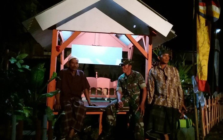 Serda Zaenal komsos dengan pos kamling