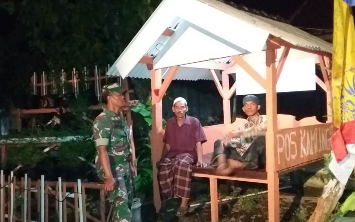 Siskamling bersama jaga keamanan