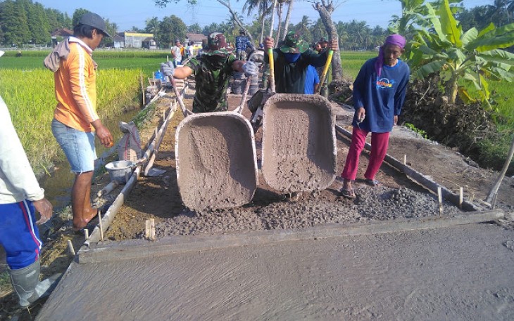 Betonisasi Jalan TMMD Reguler 105 Kodim Klaten