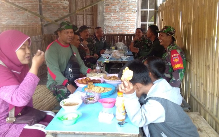 Warung Bu Sukati Ramai Didatangi Tentara Kodim Klaten 