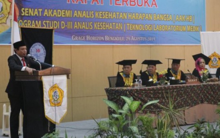 Wakil Wali Kota Bengkulu Dedy Wahyudi  Hadir Dalam Wisuda Akademi Analis Kesehatan Harapan Bengkulu
