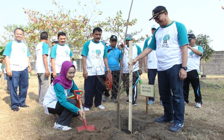 Bupati Brebes Lakukan tanam pohon Peringati Hari Lingkungan Hidup