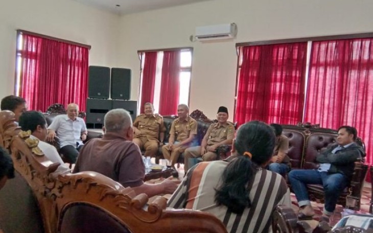 Bupati Bengkulu Selatan Gusnan Mulyadi Rapat Bersama Dengan Pemilik Kolam Air Deras 