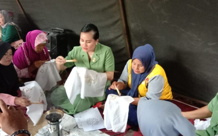 Persit KCK Kodim 05 Tigaraksa Bekali Ibu-ibu Blukbuk Keterampilan Tangan Lain