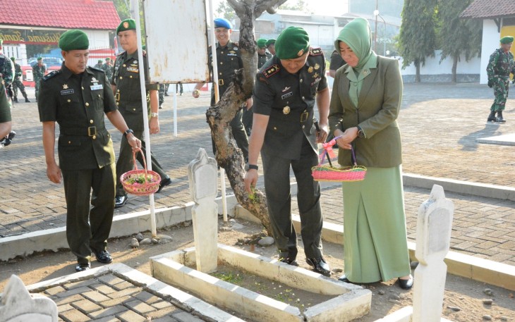 Dandim 0713 Brebes Ziarah Makam Pahlawan Rangkaian HUT Ke 58 Korem 071 Wijayakusuma