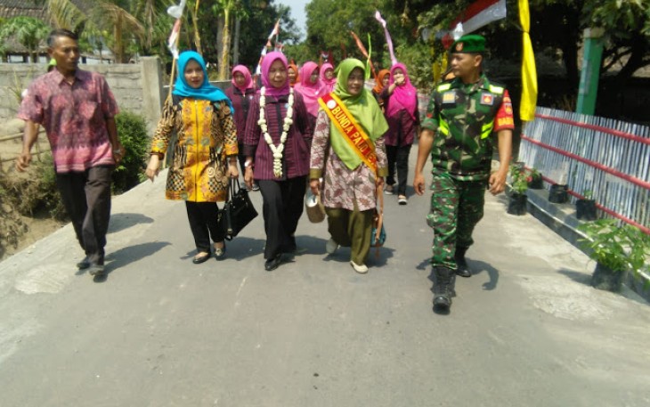 Babinsa Koramil Jatinom Dampingi Tim Penilai Program Pokok PKK Di Desa Binaan