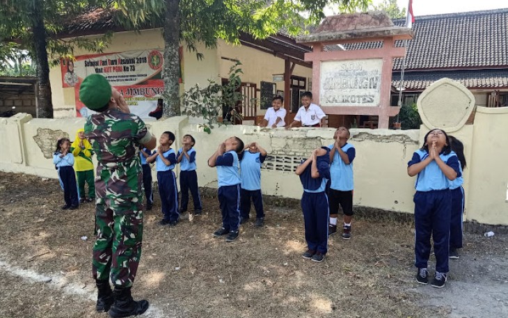 Satgas TMMD Reg 105 Latih Fisik Anak SD 4 Jimbung