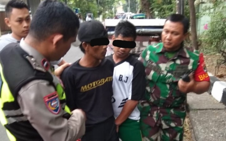 Babinsa dan Bimaspol saat Tangkap Tangan Pemakai dan Pengedar Narkoba