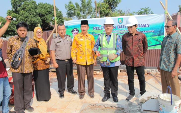 Gubernur Bengkulu Rohidin Mersyah Melakukan Peletakan Batu Pertama Pembangunan Dinas Tanaman Pangan Holtikultura dan Pertanian