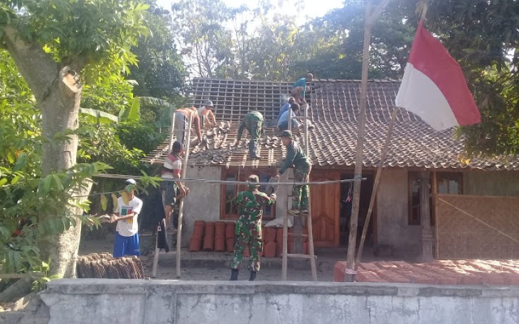 Genteng Rumah Suherman Diturunkan TNI Kodim Klaten