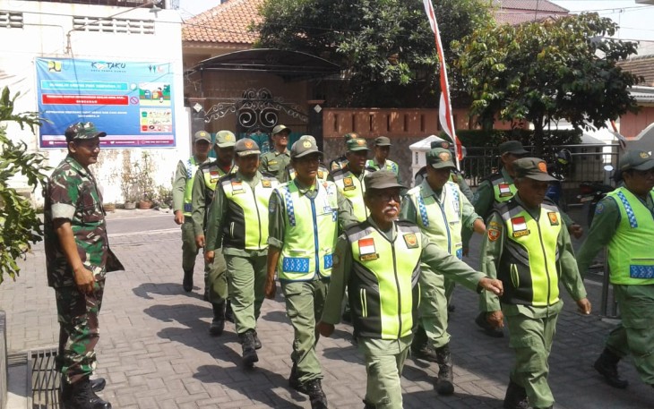 Babinsa Gembleng Kedisiplinan Kepada Linmas